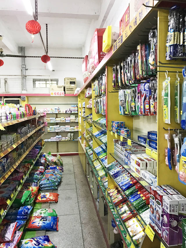 挑戰(zhàn)連鎖超市！鼎湖這家百貨店終結(jié)你的排隊結(jié)賬煩惱